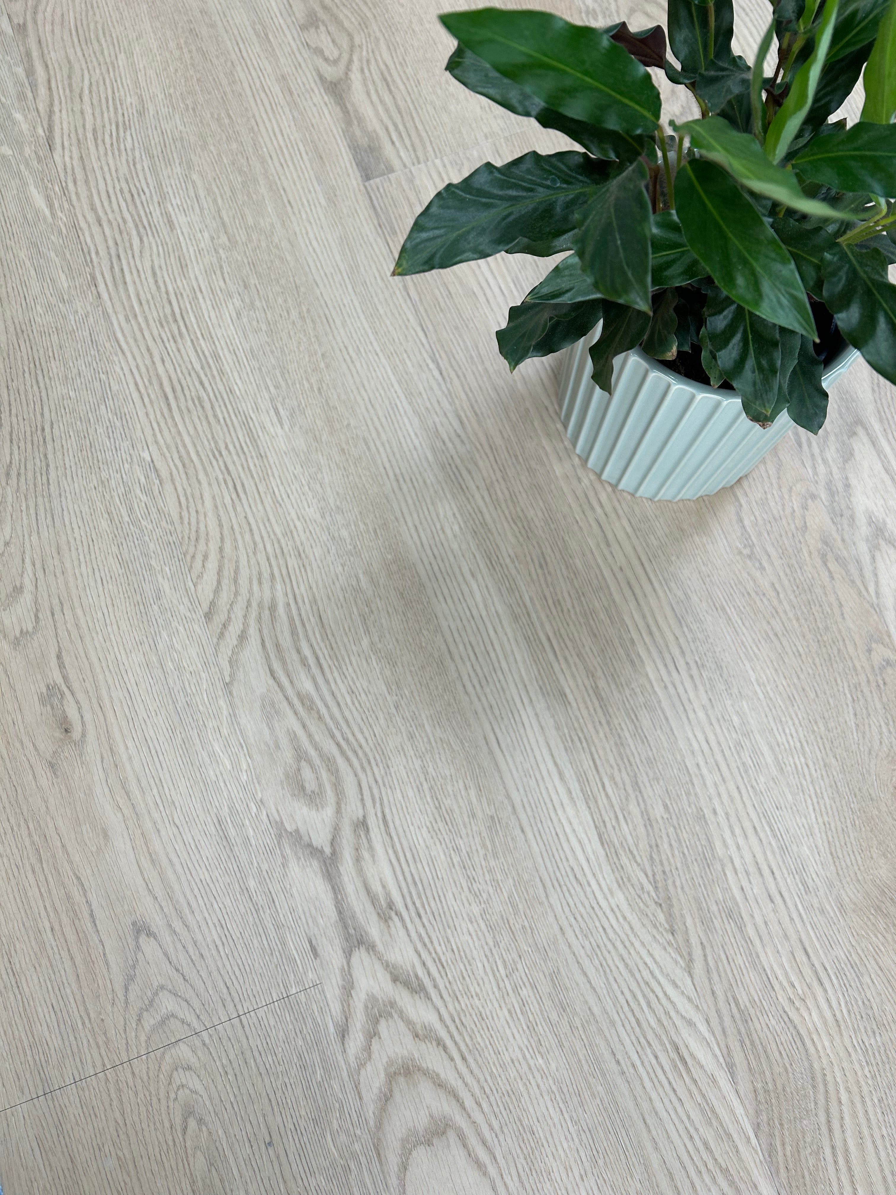 Century Oak colourway